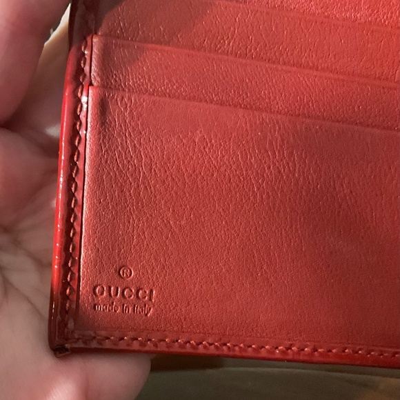 AUTHENTIC GUCCI RED PATENT LEATHER COMPACT WALLET - Picture 16 of 16